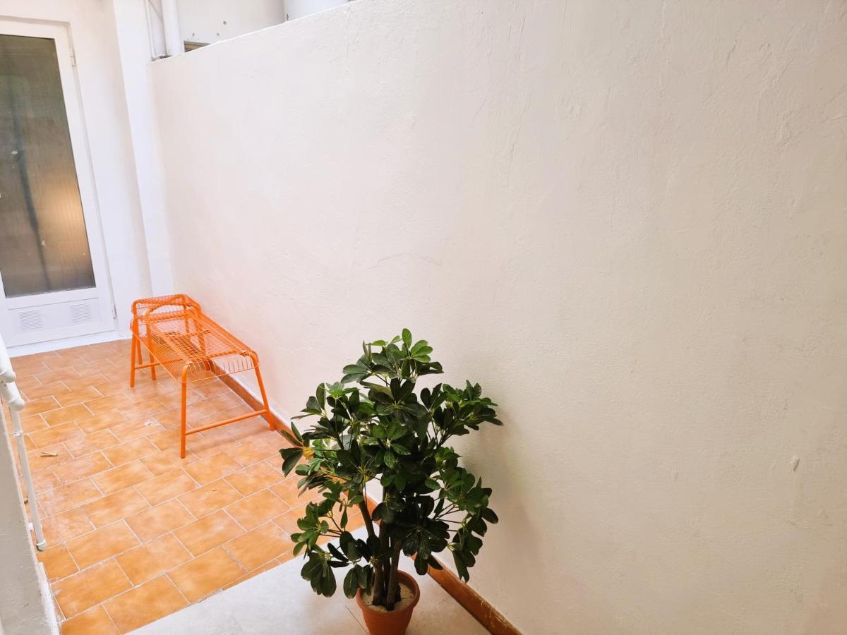 Claudia Tourist Apartment Аліканте Екстер'єр фото